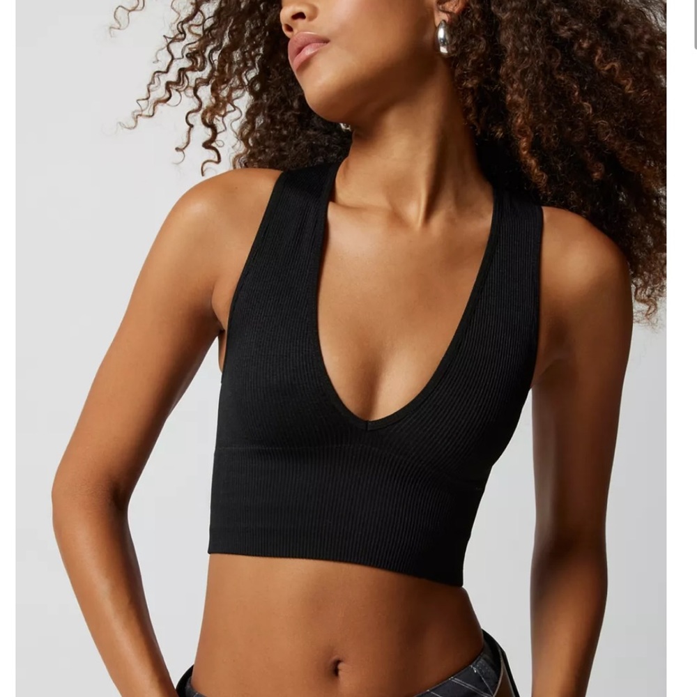 Urban Outfitters Out From Under Hailey Seamless Plunge Bra Top